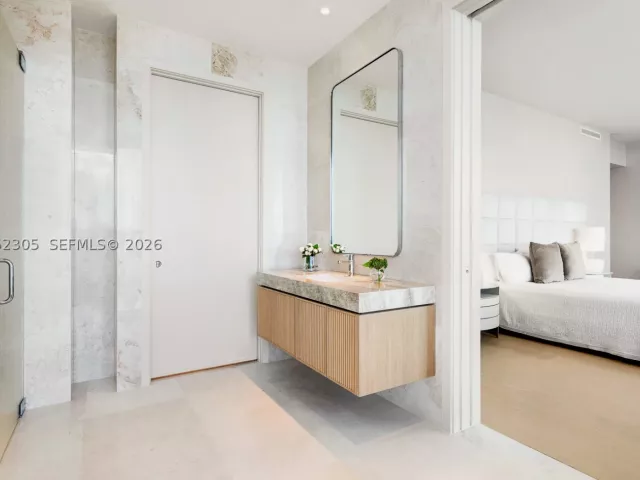 5-bedroom condo for rent in Miami Beach - 500 Alton PH4701 - MondialRealty