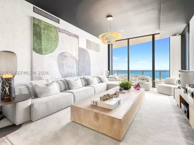 5-bedroom condo for rent in Miami Beach - 500 Alton PH4701 - MondialRealty