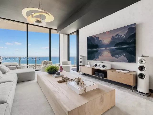 5-bedroom condo for rent in Miami Beach - 500 Alton PH4701 - MondialRealty