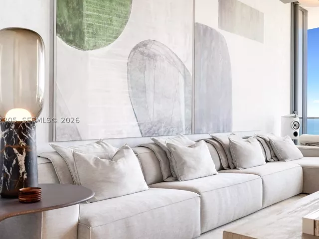 5-bedroom condo for rent in Miami Beach - 500 Alton PH4701 - MondialRealty