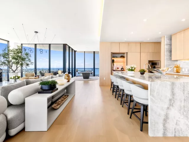 5-bedroom condo for rent in Miami Beach - 500 Alton PH4701 - MondialRealty
