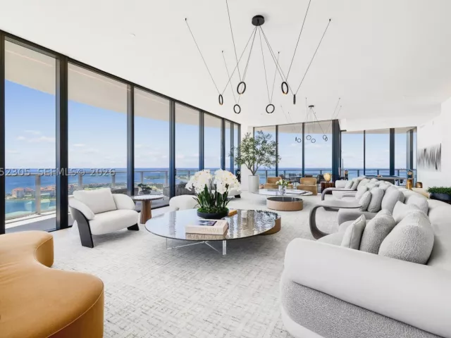 5-bedroom condo for rent in Miami Beach - 500 Alton PH4701 - MondialRealty