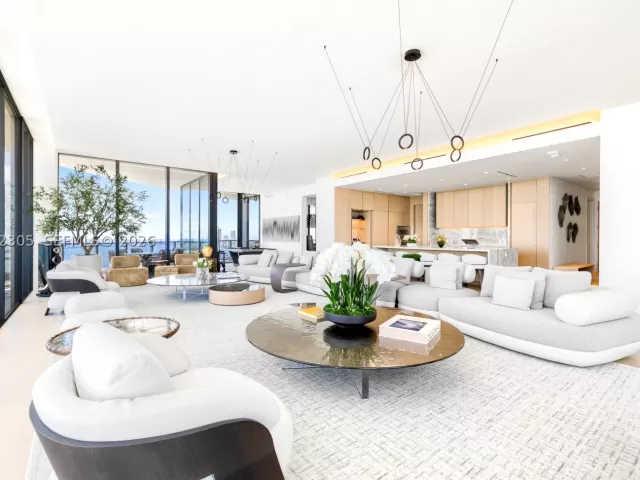 5-bedroom condo for rent in Miami Beach - 500 Alton PH4701 - MondialRealty