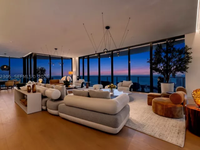 5-bedroom condo for rent in Miami Beach - 500 Alton PH4701 - MondialRealty