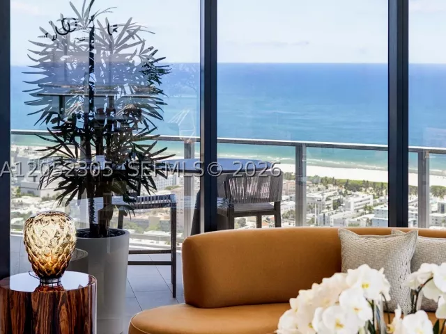 5-bedroom condo for rent in Miami Beach - 500 Alton PH4701 - MondialRealty
