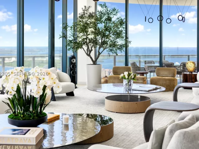 5-bedroom condo for rent in Miami Beach - 500 Alton PH4701 - MondialRealty