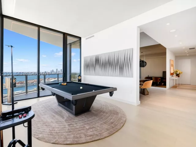 5-bedroom condo for rent in Miami Beach - 500 Alton PH4701 - MondialRealty