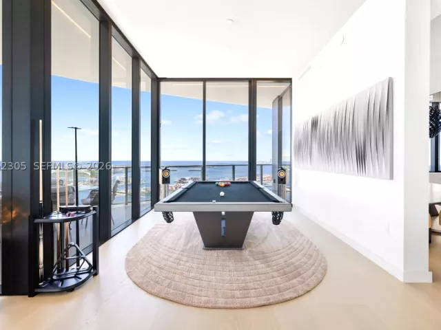 5-bedroom condo for rent in Miami Beach - 500 Alton PH4701 - MondialRealty