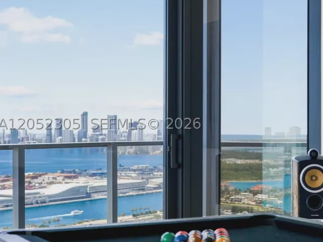 5-bedroom condo for rent in Miami Beach - 500 Alton PH4701 - MondialRealty
