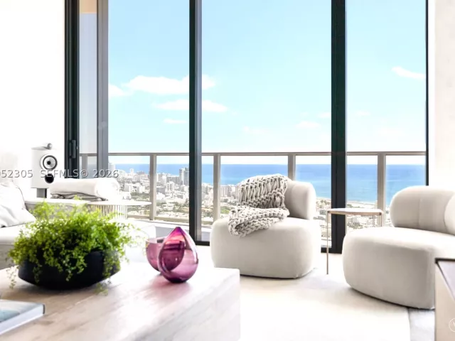 5-bedroom condo for rent in Miami Beach - 500 Alton PH4701 - MondialRealty