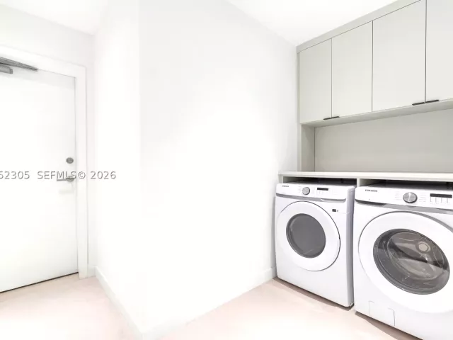 5-bedroom condo for rent in Miami Beach - 500 Alton PH4701 - MondialRealty