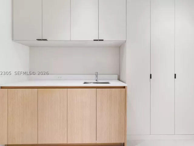 5-bedroom condo for rent in Miami Beach - 500 Alton PH4701 - MondialRealty