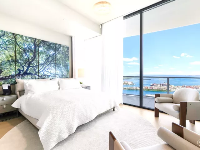 5-bedroom condo for rent in Miami Beach - 500 Alton PH4701 - MondialRealty