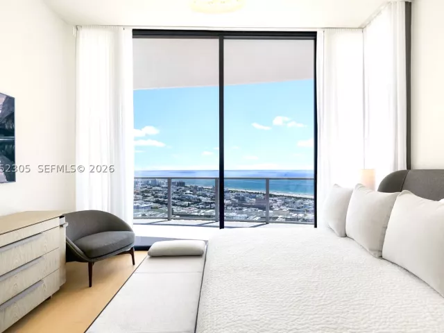 5-bedroom condo for rent in Miami Beach - 500 Alton PH4701 - MondialRealty