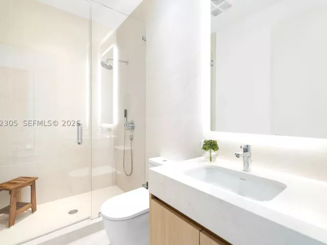 5-bedroom condo for rent in Miami Beach - 500 Alton PH4701 - MondialRealty
