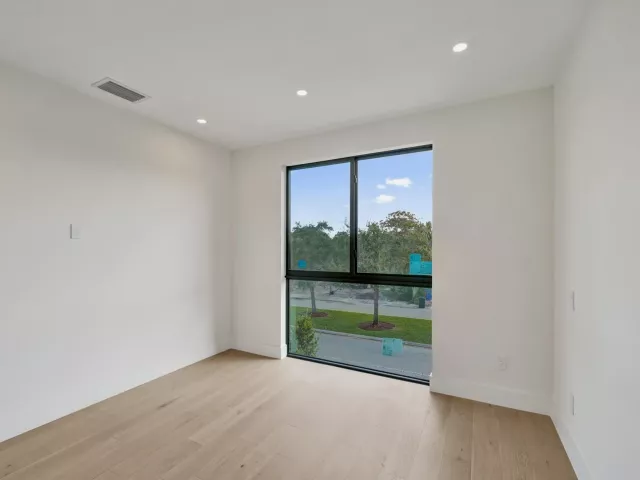 3-bedroom home for rent in Fort Lauderdale - 1527 NE 15TH Avenue - MondialRealty