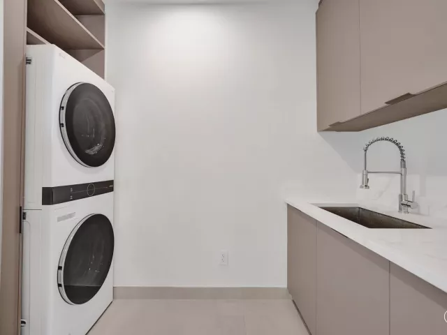 3-bedroom home for rent in Fort Lauderdale - 1527 NE 15TH Avenue - MondialRealty