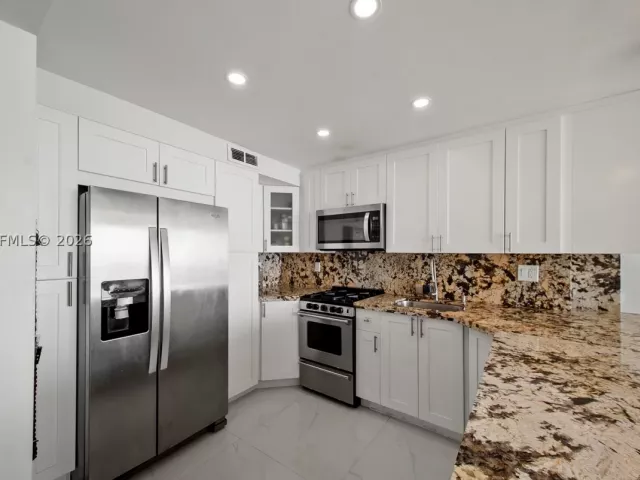 1-bedroom condo for sale in Hallandale Beach - 2030 S Ocean Dr 1716 - MondialRealty