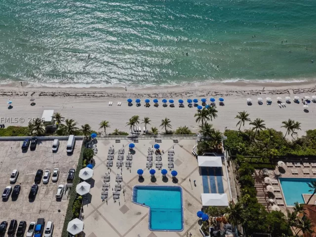 1-bedroom condo for sale in Hallandale Beach - 2030 S Ocean Dr 1716 - MondialRealty