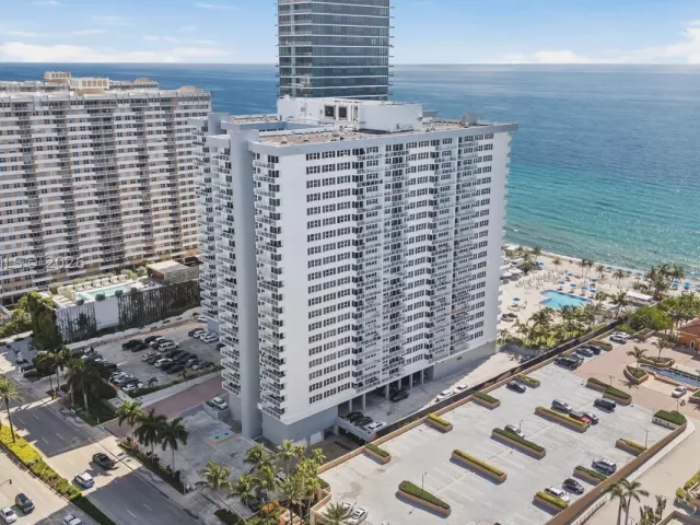 1-bedroom condo for sale in Hallandale Beach - 2030 S Ocean Dr 1716 - MondialRealty