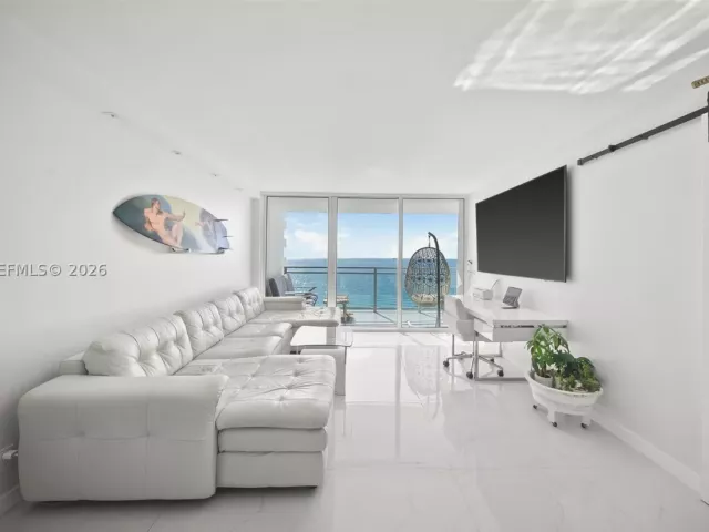 1-bedroom condo for sale in Hallandale Beach - 2030 S Ocean Dr 1716 - MondialRealty