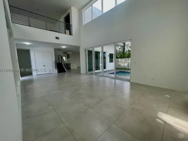 6-bedroom home for rent in Doral - 10250 NW 74th Ter 0 - MondialRealty