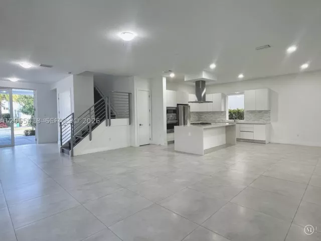 6-bedroom home for rent in Doral - 10250 NW 74th Ter 0 - MondialRealty