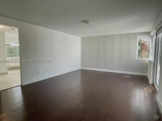 6-bedroom home for rent in Doral - 10250 NW 74th Ter 0 - MondialRealty