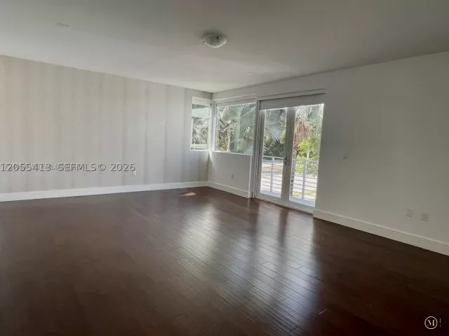 6-bedroom home for rent in Doral - 10250 NW 74th Ter 0 - MondialRealty