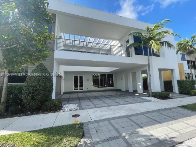 6-bedroom home for rent in Doral - 10250 NW 74th Ter 0 - MondialRealty
