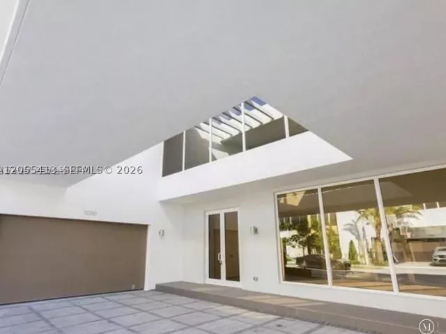 6-bedroom home for rent in Doral - 10250 NW 74th Ter 0 - MondialRealty