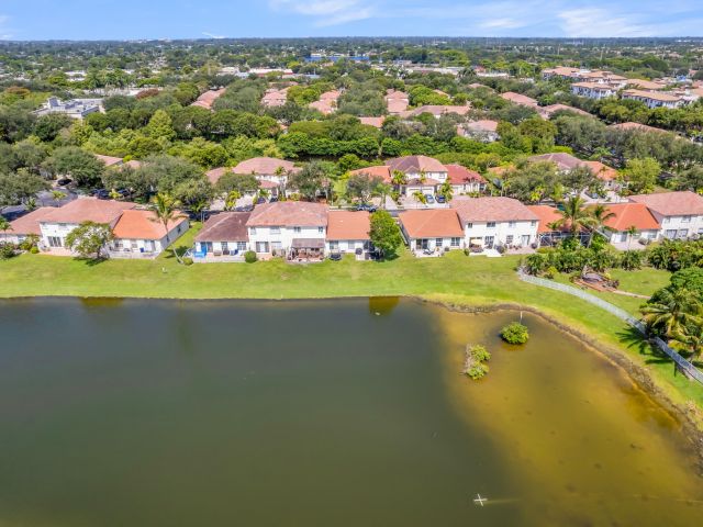 3-bedroom home for sale in Pembroke Pines - 1723 NW 78TH Way 1723 - MondialRealty