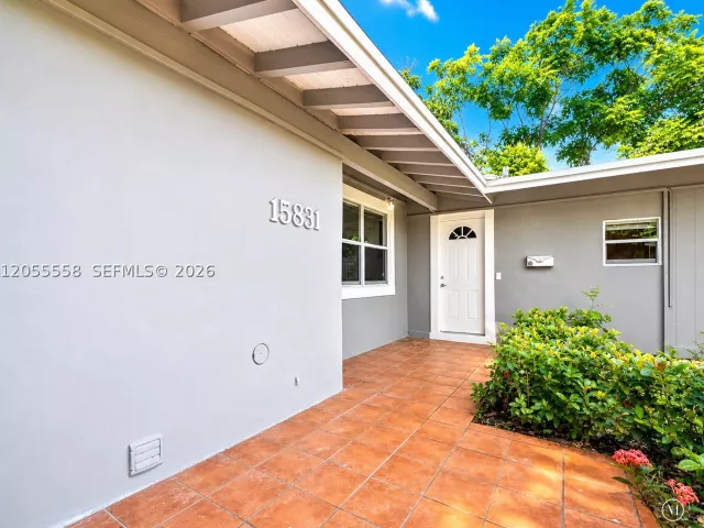 4-bedroom home for sale in Miami - 15831 Palmetto Club Dr - MondialRealty