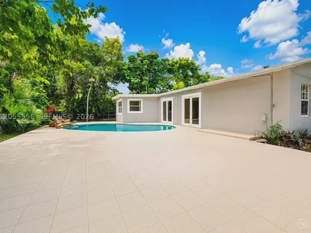 4-bedroom home for sale in Miami - 15831 Palmetto Club Dr - MondialRealty