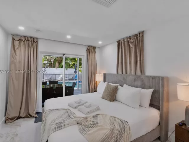 5-bedroom home for rent in Lauderdale By The Sea - 3261 Seaward Dr 3261 - MondialRealty