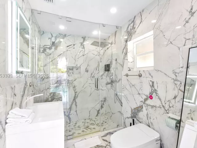 5-bedroom home for rent in Lauderdale By The Sea - 3261 Seaward Dr 3261 - MondialRealty