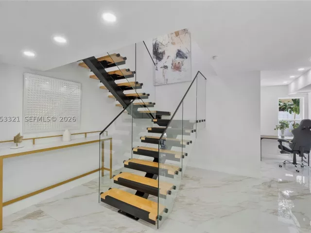 5-bedroom home for rent in Lauderdale By The Sea - 3261 Seaward Dr 3261 - MondialRealty