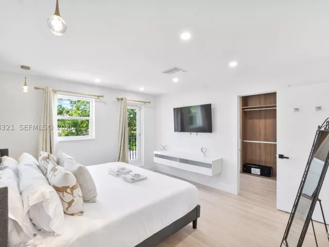 5-bedroom home for rent in Lauderdale By The Sea - 3261 Seaward Dr 3261 - MondialRealty