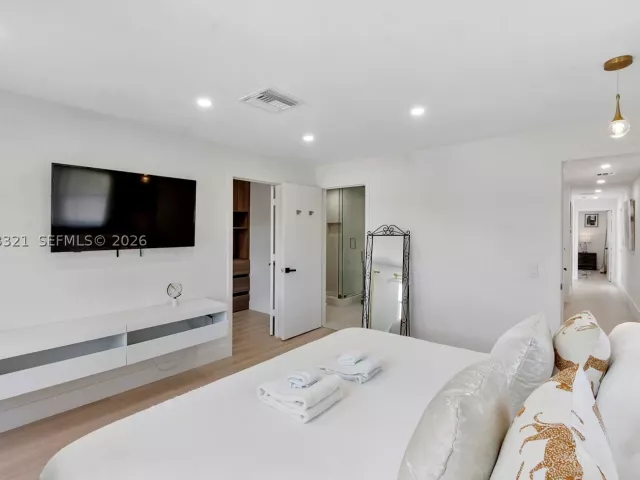 5-bedroom home for rent in Lauderdale By The Sea - 3261 Seaward Dr 3261 - MondialRealty