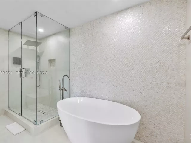 5-bedroom home for rent in Lauderdale By The Sea - 3261 Seaward Dr 3261 - MondialRealty