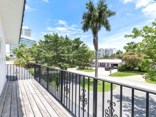 5-bedroom home for rent in Lauderdale By The Sea - 3261 Seaward Dr 3261 - MondialRealty