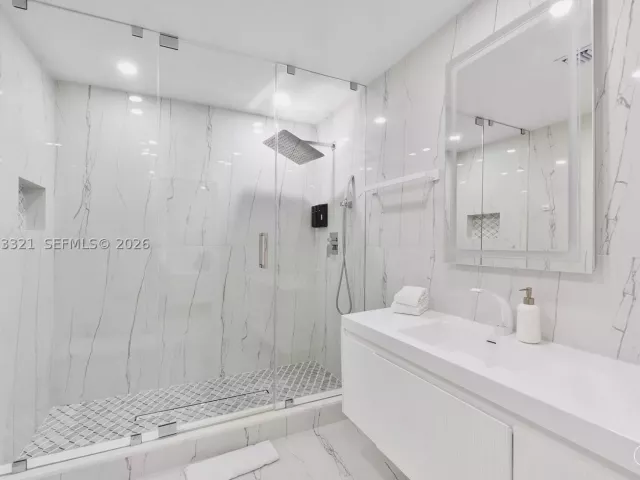 5-bedroom home for rent in Lauderdale By The Sea - 3261 Seaward Dr 3261 - MondialRealty