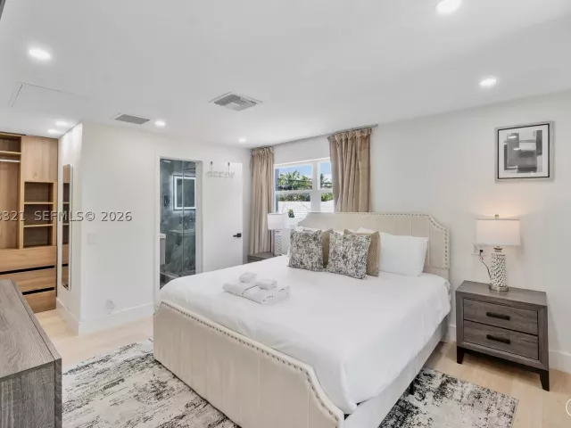 5-bedroom home for rent in Lauderdale By The Sea - 3261 Seaward Dr 3261 - MondialRealty