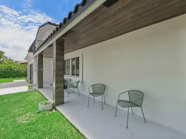 5-bedroom home for rent in Lauderdale By The Sea - 3261 Seaward Dr 3261 - MondialRealty