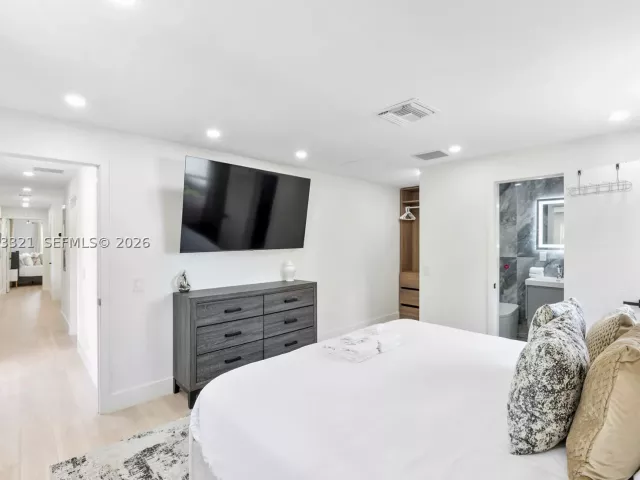 5-bedroom home for rent in Lauderdale By The Sea - 3261 Seaward Dr 3261 - MondialRealty