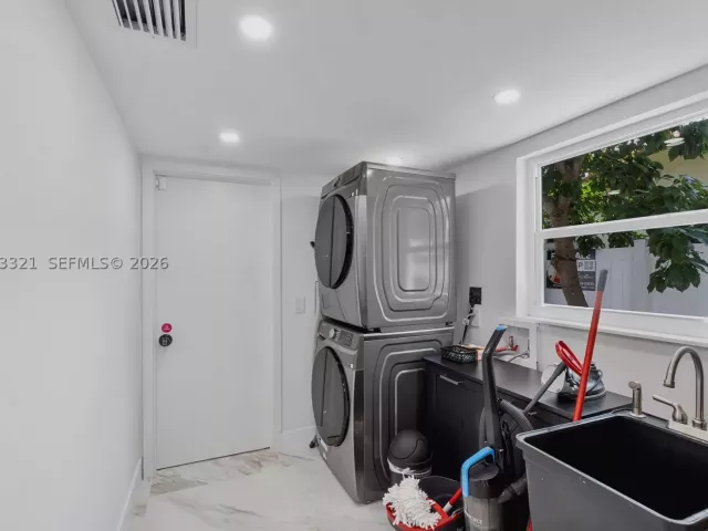 5-bedroom home for rent in Lauderdale By The Sea - 3261 Seaward Dr 3261 - MondialRealty