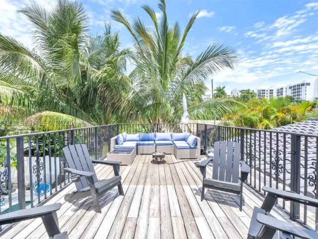 5-bedroom home for rent in Lauderdale By The Sea - 3261 Seaward Dr 3261 - MondialRealty