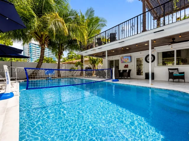 5-bedroom home for rent in Lauderdale By The Sea - 3261 Seaward Dr 3261 - MondialRealty