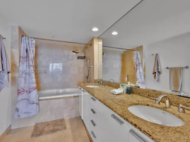 3-bedroom condo for rent in Hallandale Beach - 1850 S Ocean Dr 3207 - MondialRealty