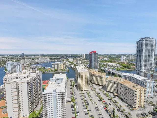 3-bedroom condo for rent in Hallandale Beach - 1850 S Ocean Dr 3207 - MondialRealty